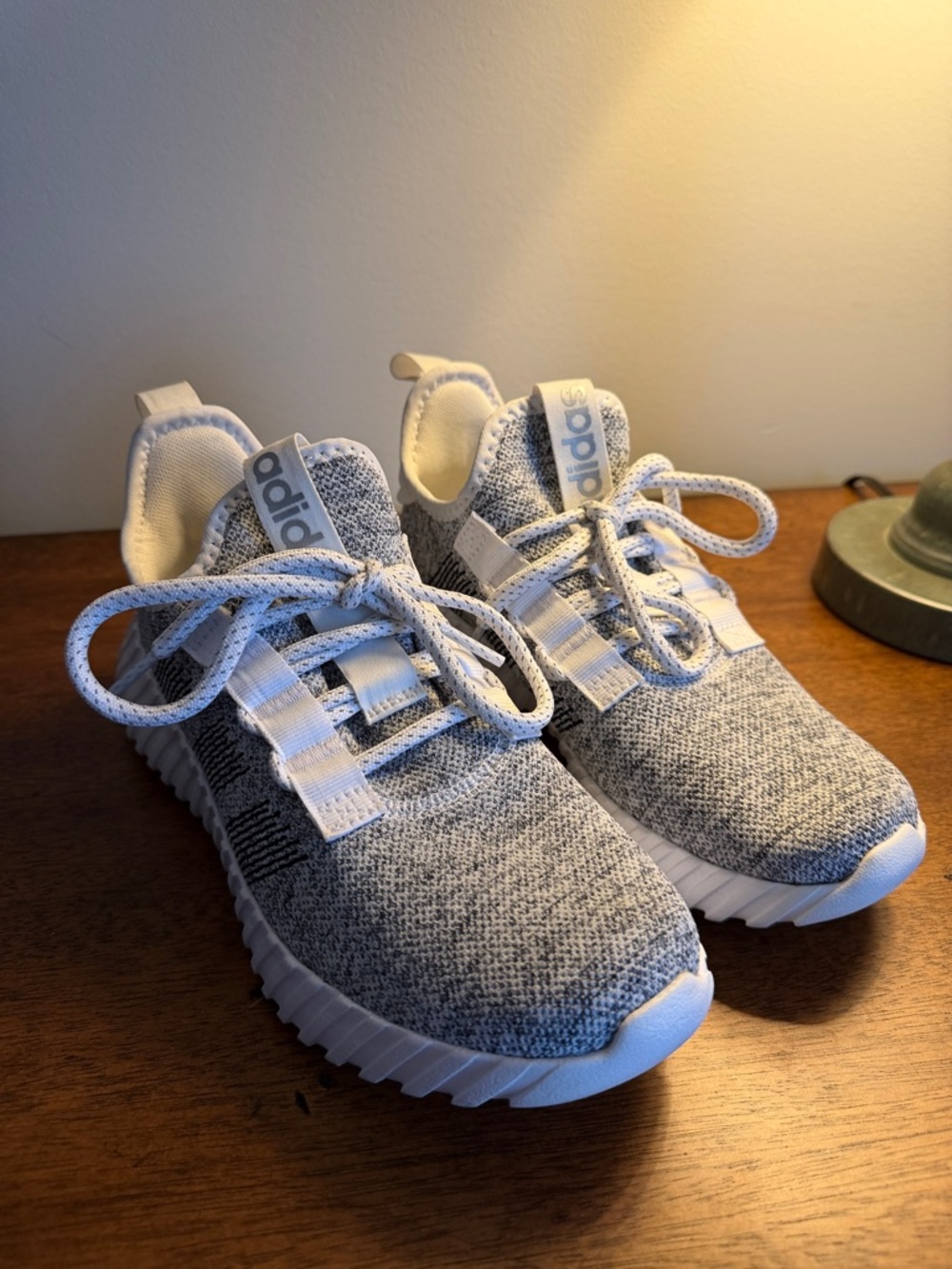 ADIDAS // KAPTIR FLOW SNEAKERS